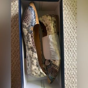 Kaari blue flats with original box